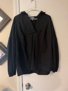Relaxed Black V-Neck Poplin Blouse with Balloon Sleeves